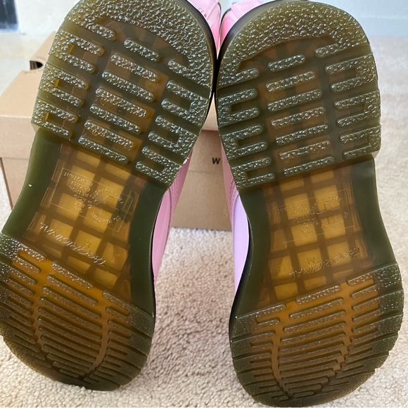 DR MARTENS 1460 W Patent Leather Lace Up Boots in Pale Pink Women's 9 NIB - Picture 14 of 16